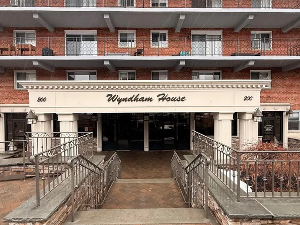 200 Atlantic Avenue #417, Lynbrook, NY 11563