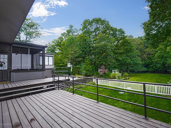 3rd image of 832 Ironwood Dr