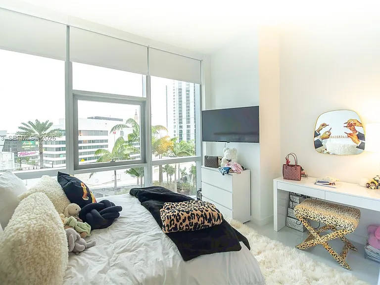 851 NE 1st Ave #811 — Photo 9