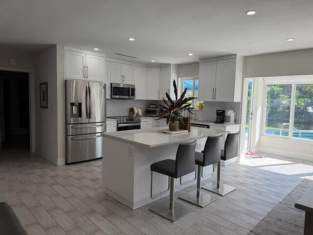 3 bed, 2.0 bath, 1335 sqft, $5,900 — Photo 3