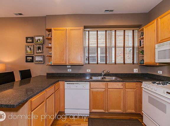 4th image of 2236 N Maplewood Ave #2