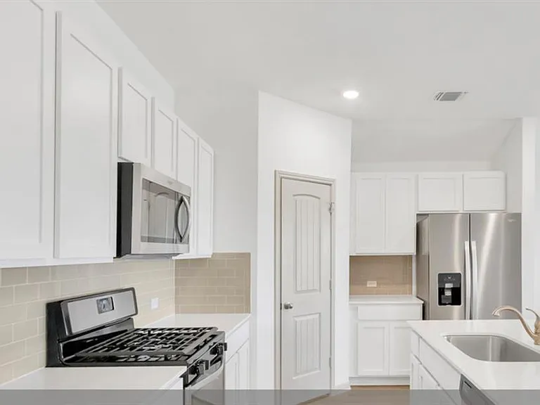 100 Fort Clark Springs Dr — Photo 3