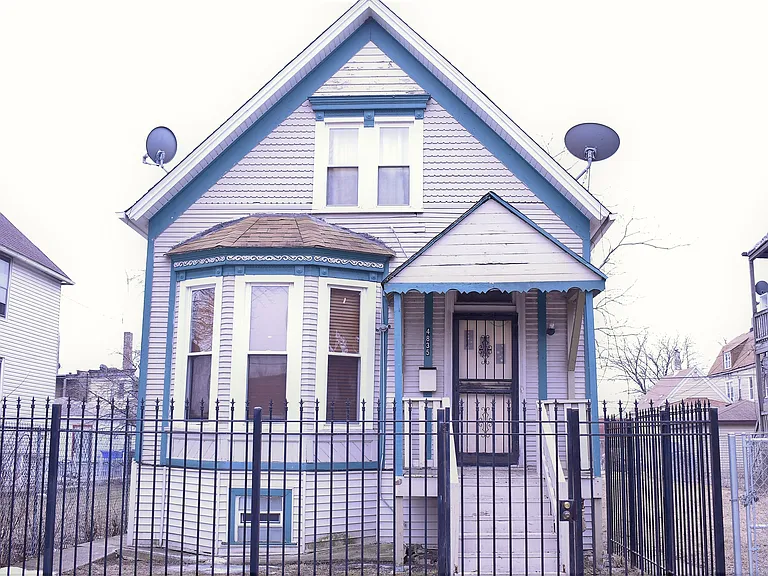 4835 W Congress Pkwy — Photo 1