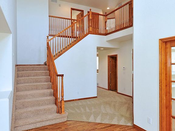 2nd image of 1701 Parkdale Cir S