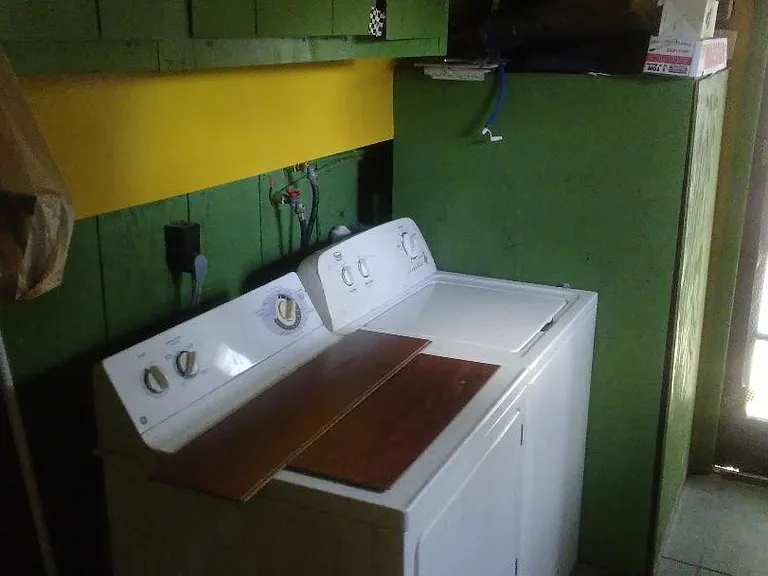 both units 100 and 200 :Common Wash Room accessible from the outside on a schedule