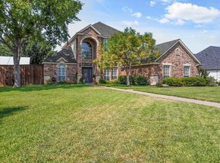 917 Shady Creek Dr, Kennedale, TX 76060