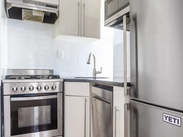18 Avenue A #4H, New York, NY 10009