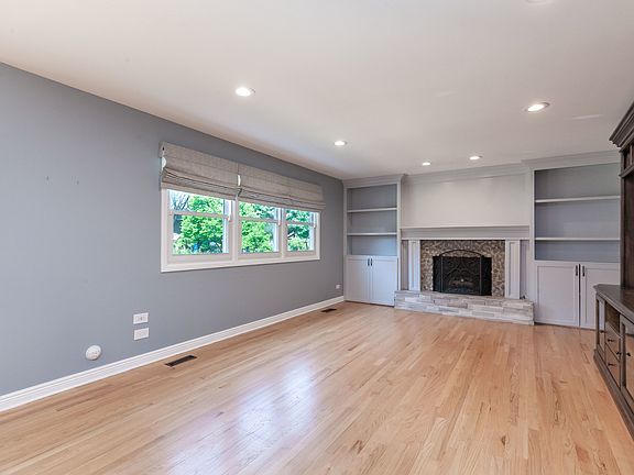 4th image of 105 Claremont Dr