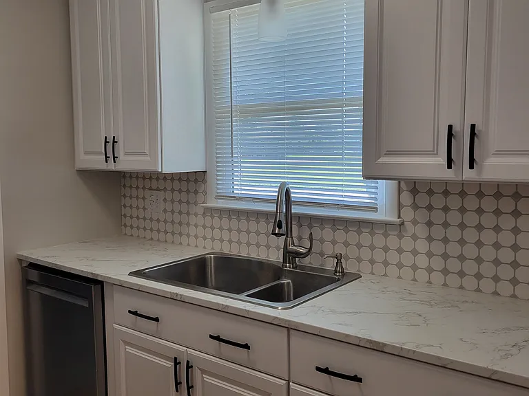 3128 Woodlawn Ave — Photo 4