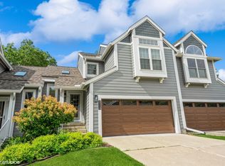 8008 Cobblestone Rd, Urbandale, IA 50322