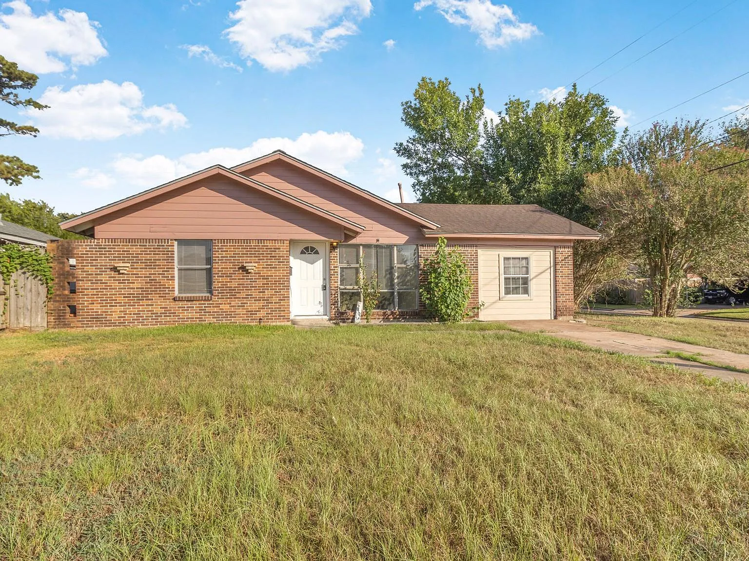 4 bed, 1.5 bath, 1254 sqft, $1,695 — Photo 2