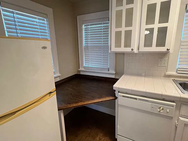 2521 1/2 N Robinson Ave #1 — Photo 8
