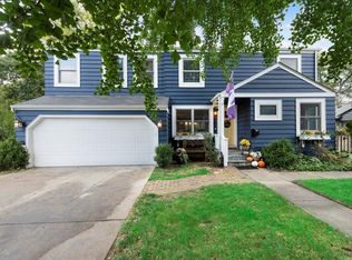 1025 S 6th St, St Charles, IL 60174
