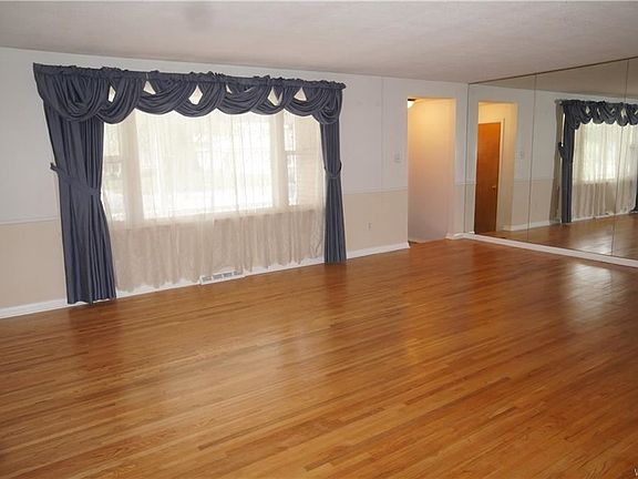 5th image of 296 Cottonwood Dr