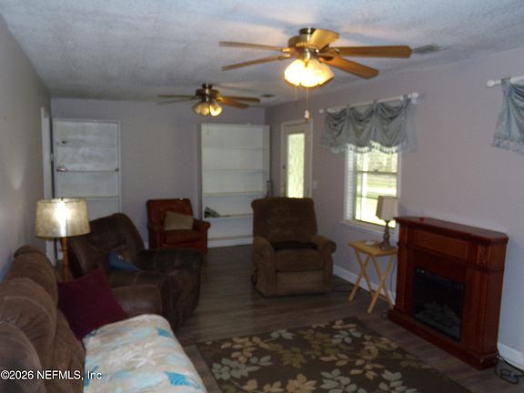 3rd image of 1122 BREWSTERS Cove
