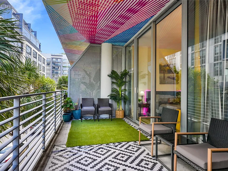 250 NW 24th St #2B