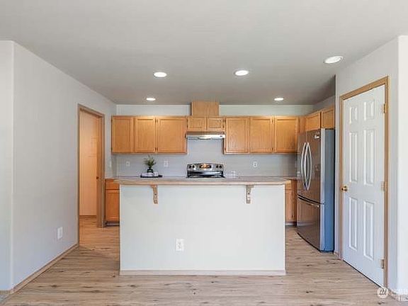 4th image of 3214 186th Pl NE #B