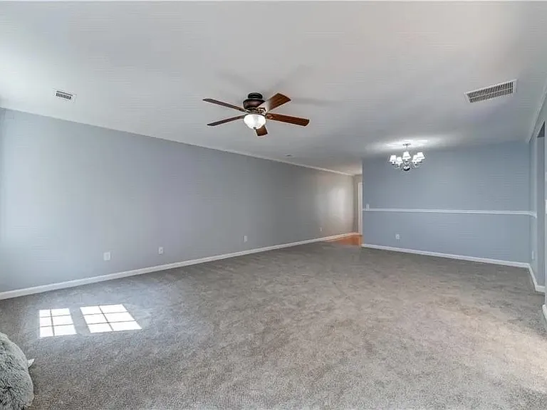 2820 Mayfair Dr — Photo 11