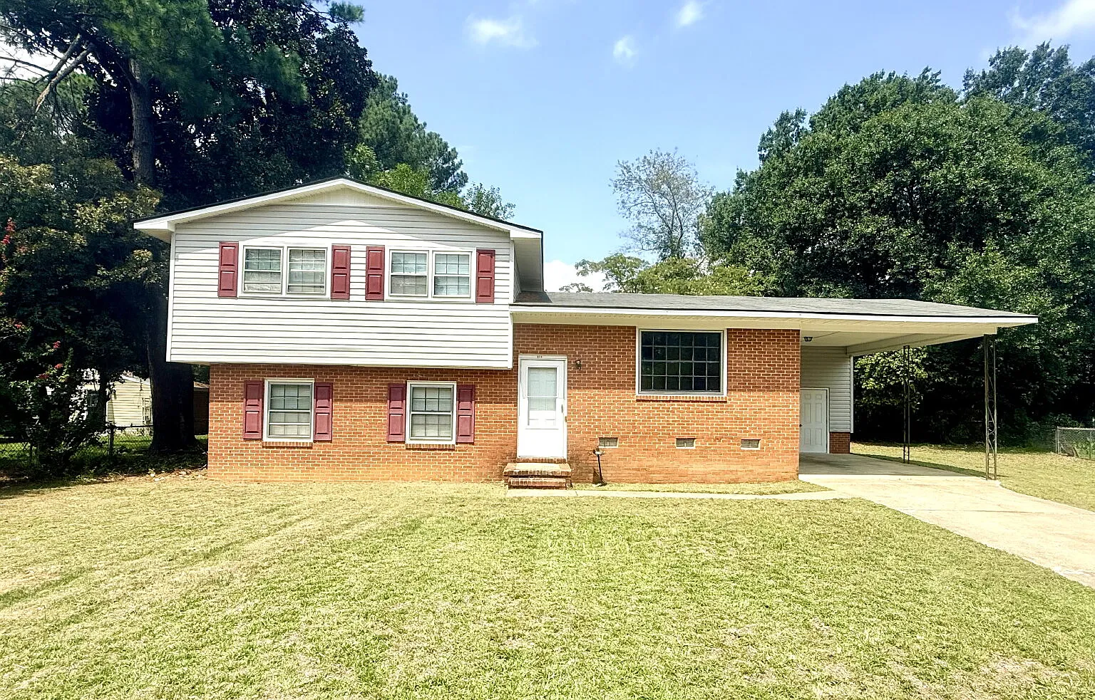 3 bed, 2.0 bath, 1450 sqft, $1,270 — Photo 1