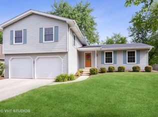 311 Warwick Dr, Naperville, IL 60565