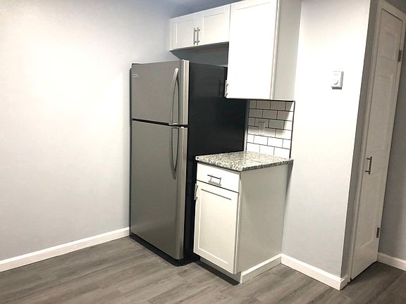 4th image of 512 Hawley Ave #1