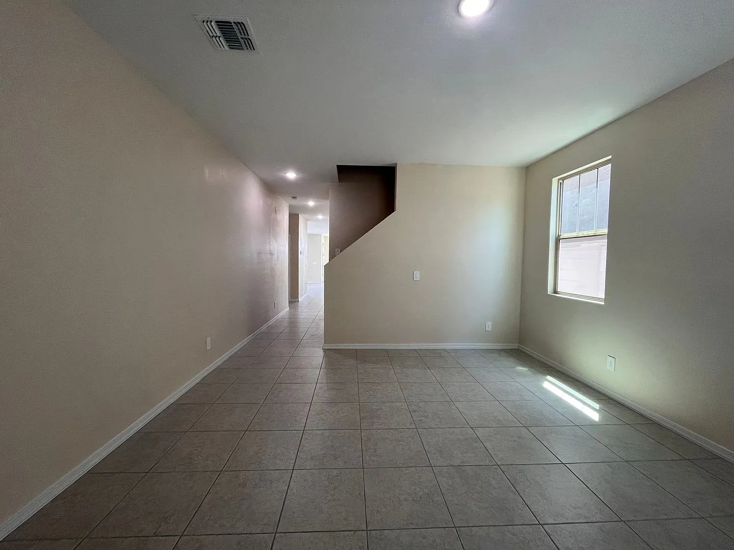 4 bed, 3.5 bath, 3263 sqft, $2,595 — Photo 4