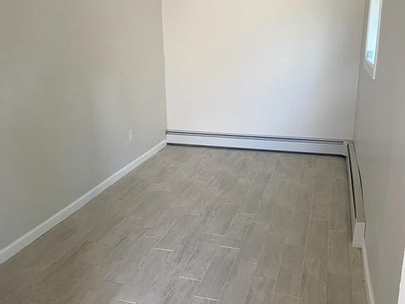 4th image of 28 Beach Ave