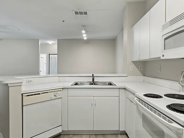 560 Florida Club Blvd #212 — Photo 6