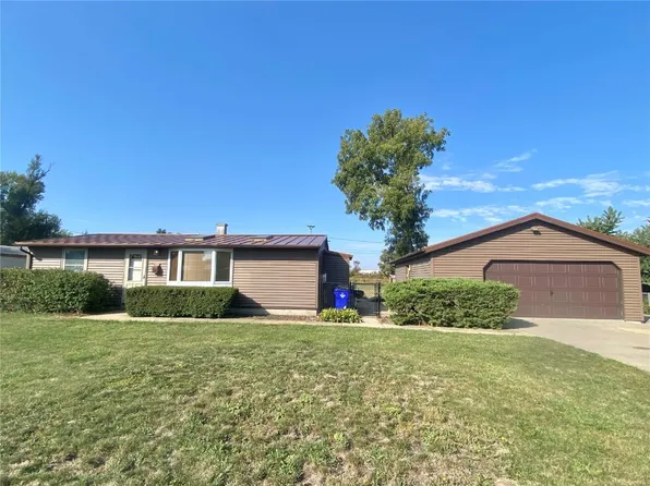 5520 Klinger St SW, Cedar Rapids, IA 52404