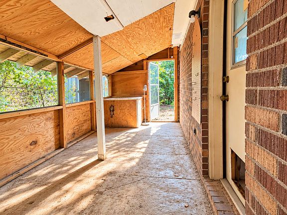 5th image of 264 Dorchester Manor Blvd