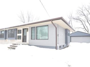 910 3rd St, Waukee, IA 50263