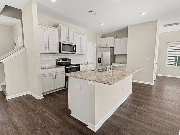 5th image of 273 Chelsea Park Rd