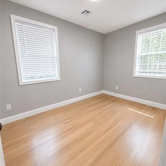 31 Vandewater St — Photo 8