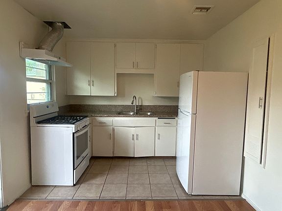 5th image of 1450-1460 S Euclid Ave #106