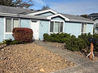 828 9th Ave, Seaside, OR 97138