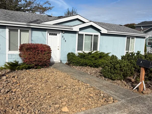 828 9th Ave, Seaside, OR 97138