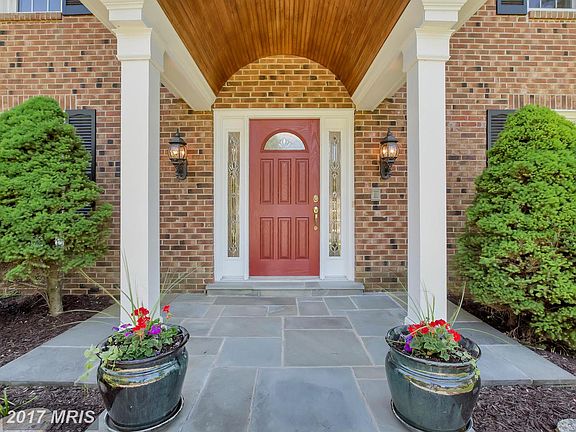 3rd image of 4604 Hornbeam Dr