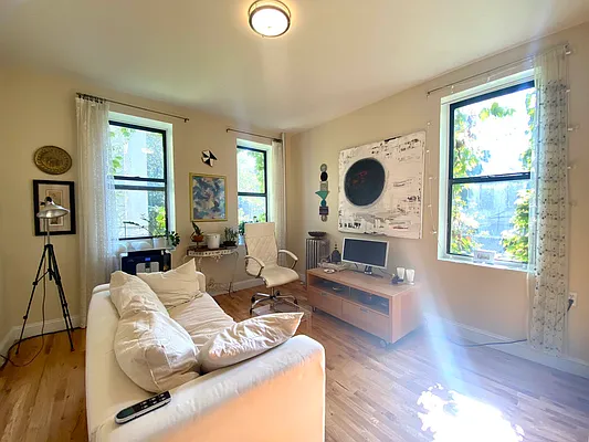 Rented by Lang Realty LLC | media 9