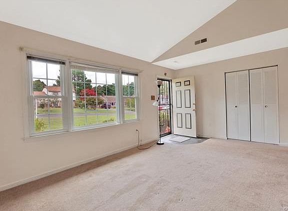 4th image of 7903 Tamarind Dr