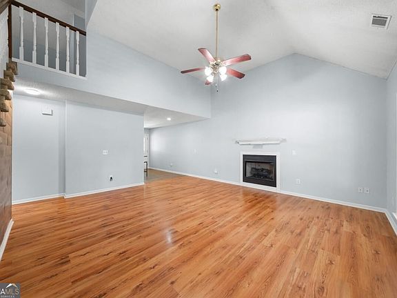 2nd image of 903 Travis Dr