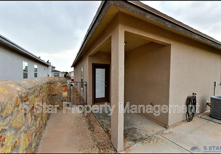 1908 William Caples St — Photo 35