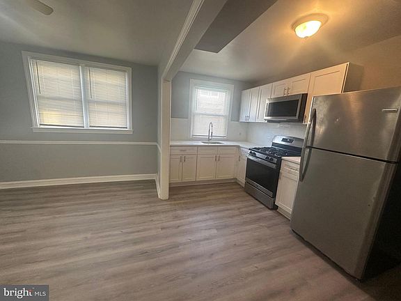 4th image of 1015 Rosalie St