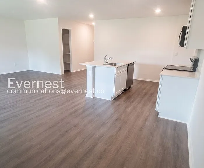 101 E Fredonia Ct — Photo 3