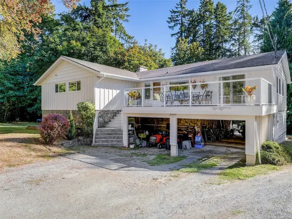 1021 Tatlow Rd, North Saanich, BC V8L 5P3