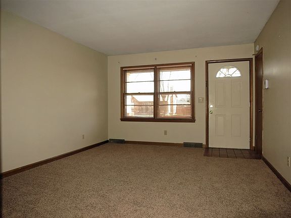 3rd image of 2619 S Hiram Ave