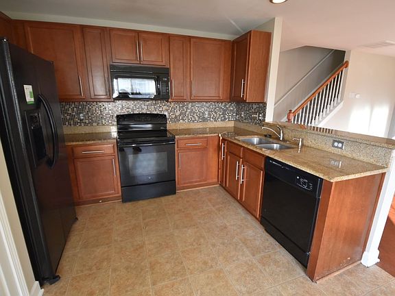 3rd image of 4193 Broadstairs Dr SW