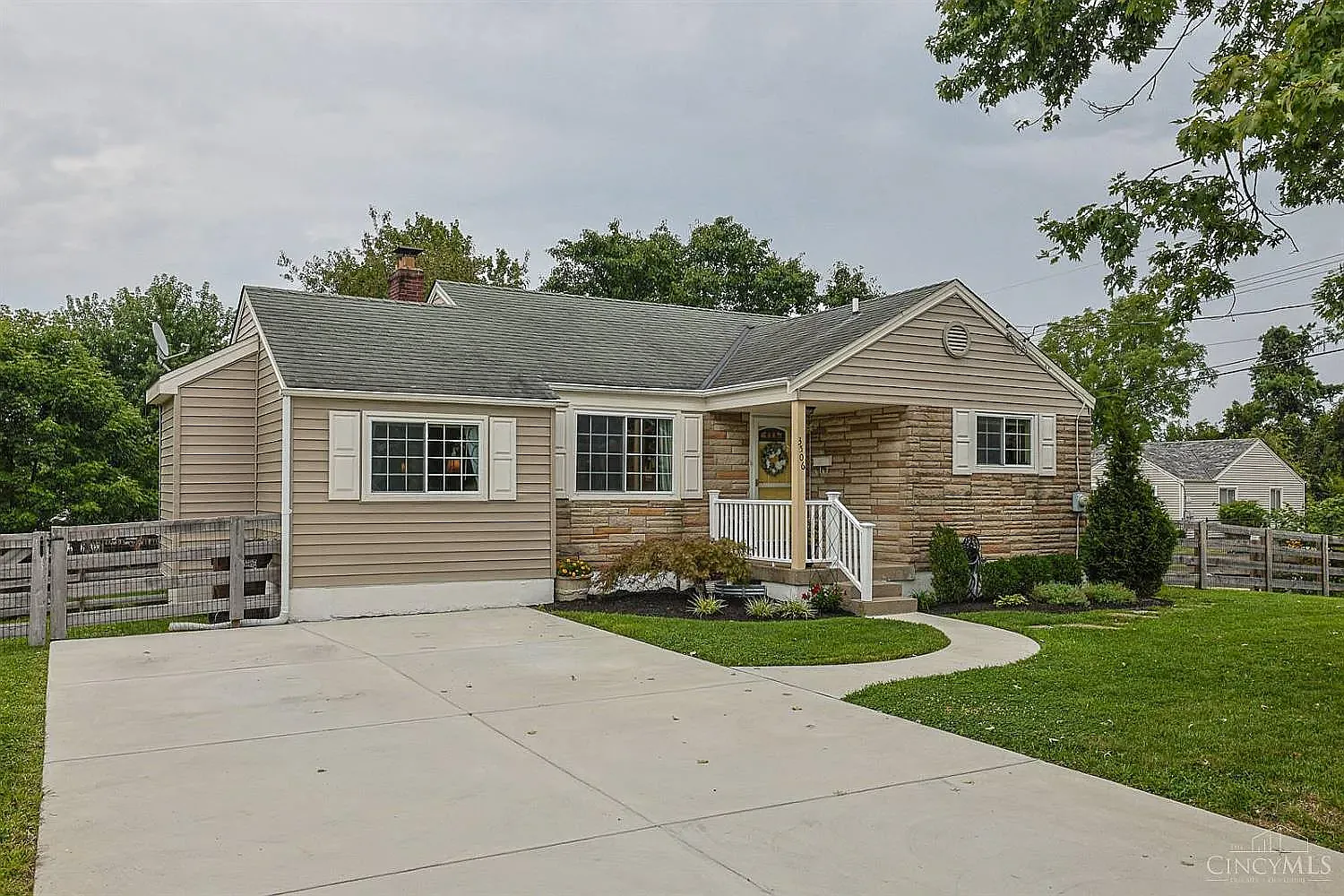 3 bed, 1499 sqft, $1,975 — Photo 2
