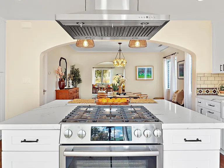 2402 W Silver Lake Dr — Photo 3