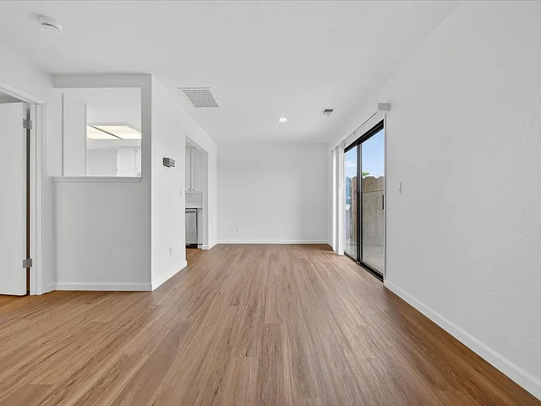 1250 Wilma Dr #B — Photo 4