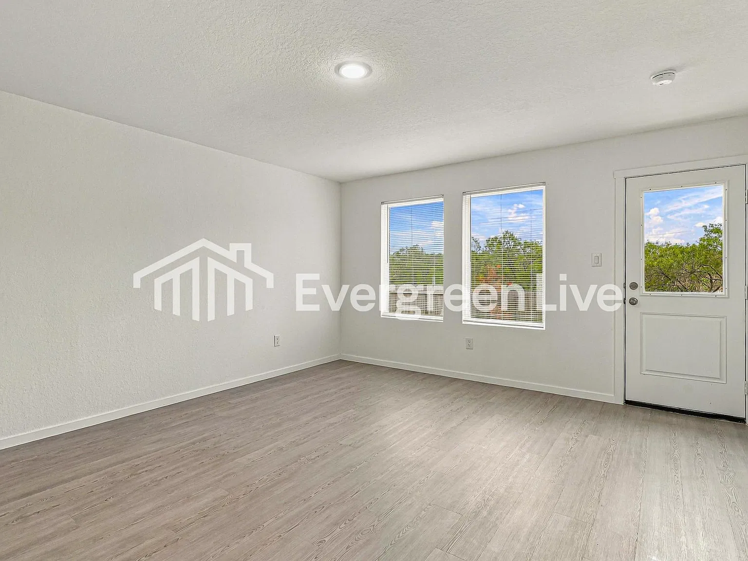 4 bed, 2.0 bath, 1575 sqft, $1,505 — Photo 3